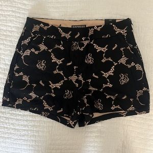 Women’s Express Dress Shorts. Size 4. NWT.